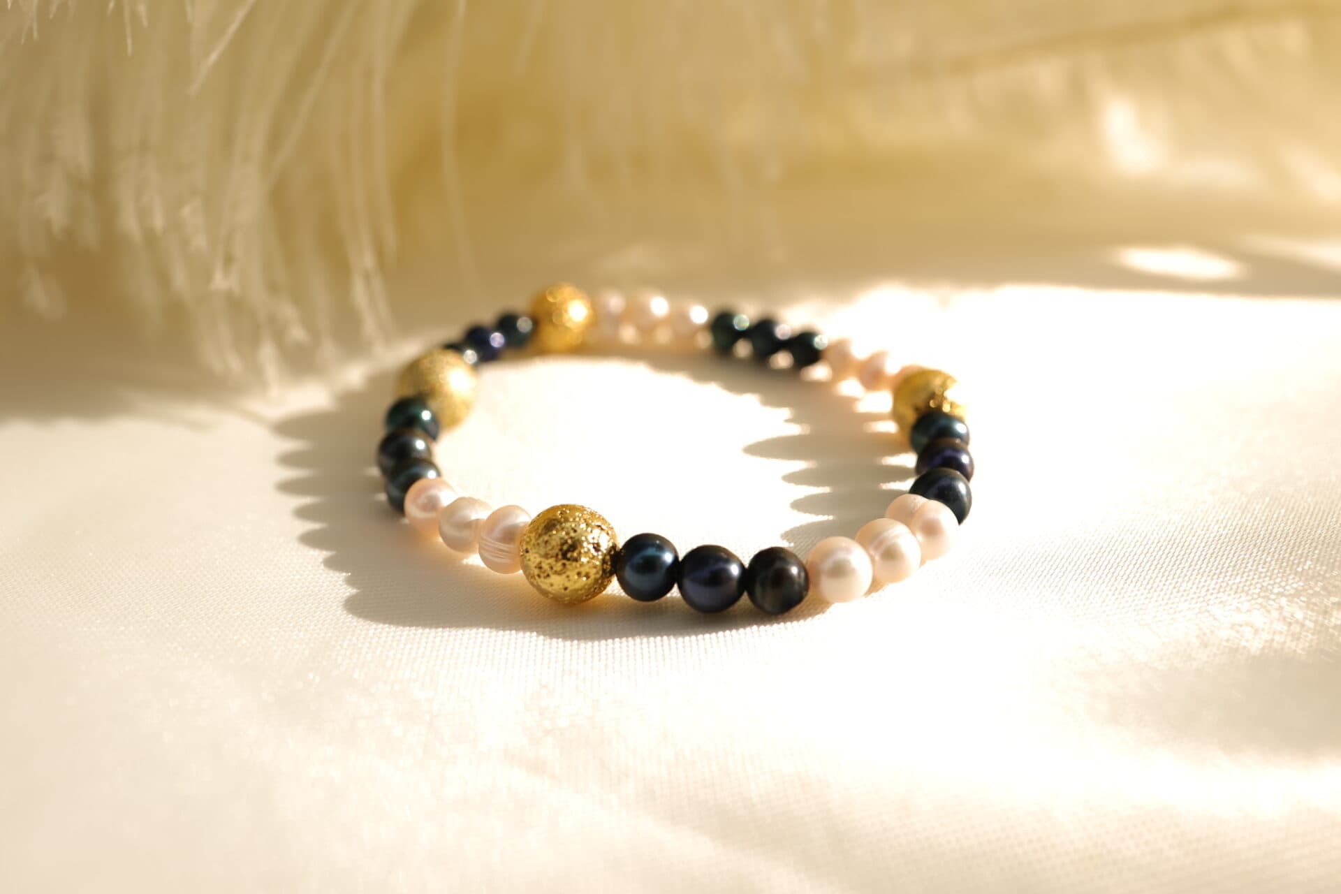 Liebe Armband – Schwarz-Rosé mit Gold